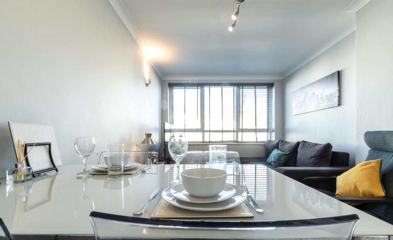 Appartement Price! - 1 Min To The Shops, Bars, Pubs & Restaurants! Perfect Location - Free Parking - Free Wifi - Smart Tv - Comfy Beds - 4 Single Beds Or 2 Doubles Portsmouth
